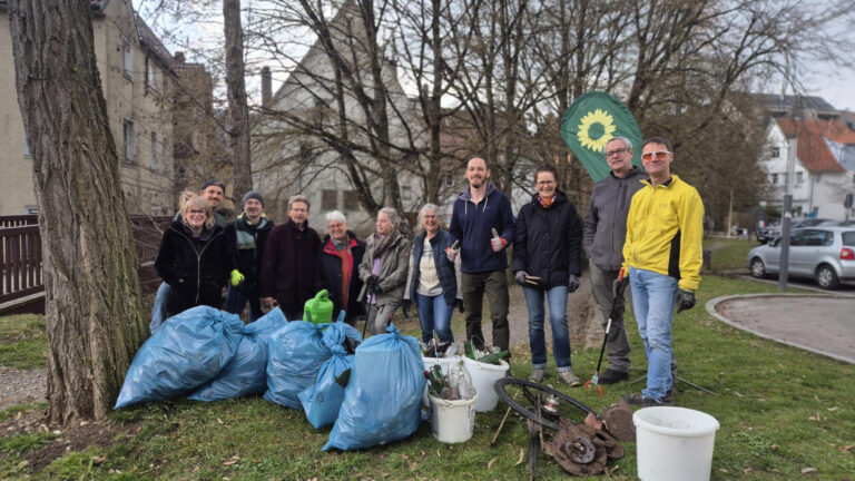 Begrünung und Engagement: Erfolgreiche Aufräumaktion an der Schmiecha in Ebingen