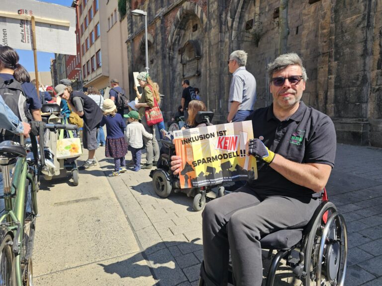 Mitglieder des Kreisverbands Zollernalb bei Demo für Inklusion in Tübingen
